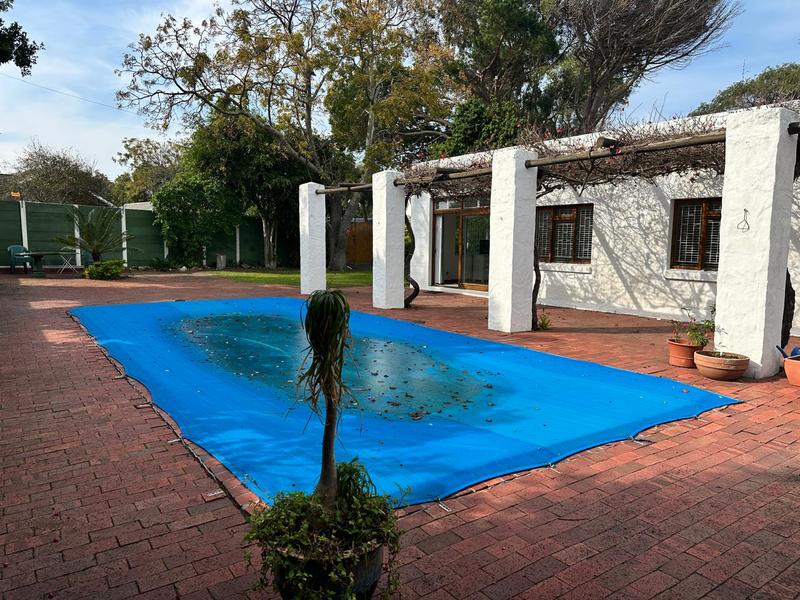 5 Bedroom Property for Sale in Bergvliet Western Cape